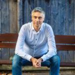 „Tauschen&Lauschen" an der Büchertauschbox: Matthias Baerens liest aus seinem Buch „Trauer unter Kontrolle"