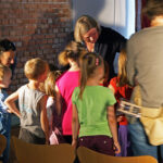 Puppentheater: Die Bremer Stadtmusikanten. Ein Handpuppenspiel aus einem Räuberhüttchen